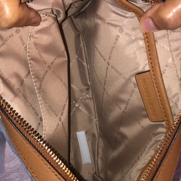 Michael Kors Jet Set Large EW Crossbody NWT 5565 - Picture 11 of 14